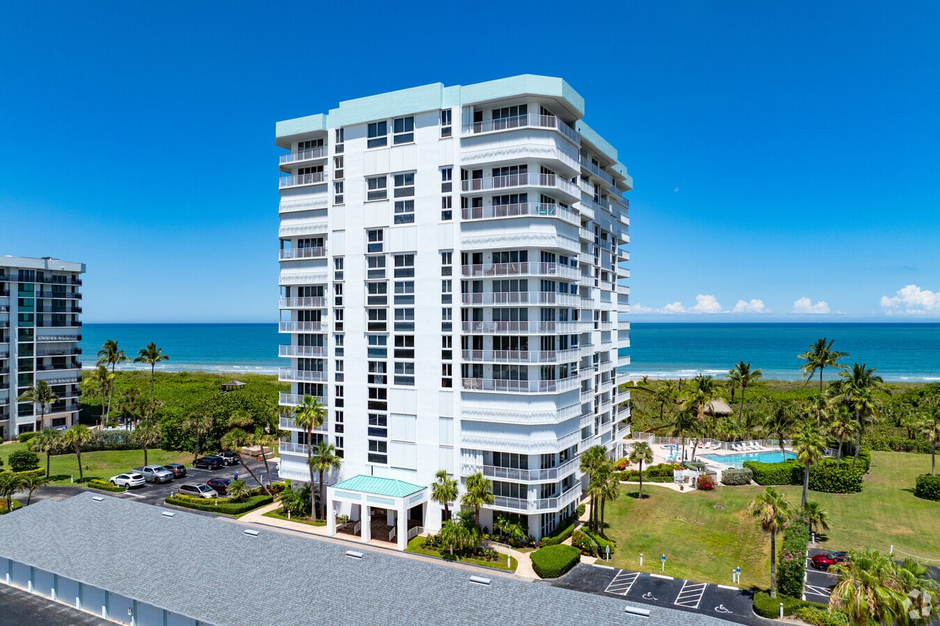 2700 N Highway A1A, Isla Hutchinson, FL 34949 - Aquanique Ocean Club Apartamentos