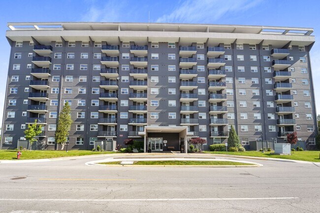 Photo - Doral Towers