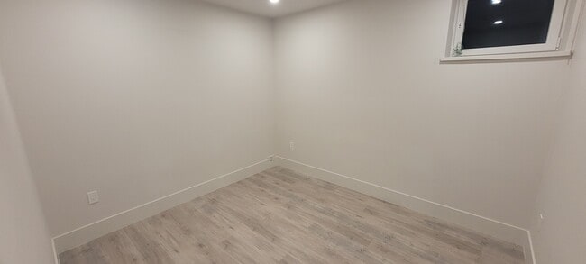 Photo - 5813 Canada Way