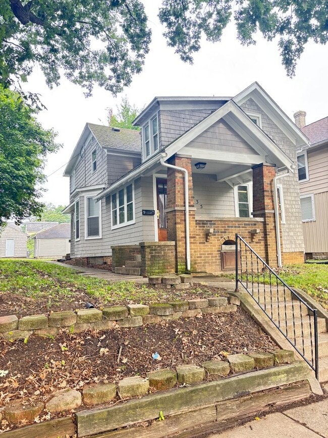 Photo - 1635 St Marys Ave