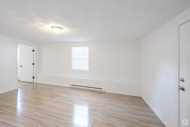 2 BR, 1 BA , 1st Floor
