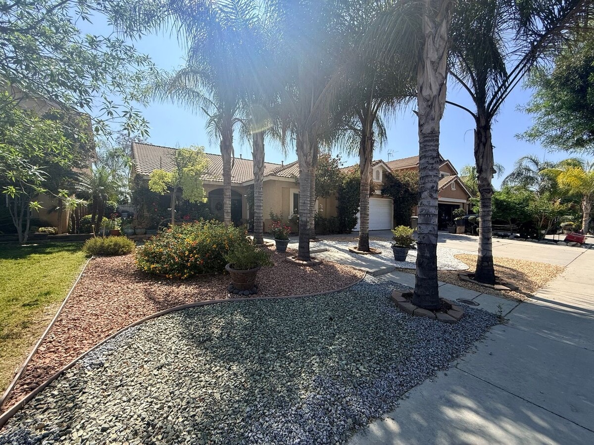 Spacious 5 bedroom home is now available for rent - Spacious 5 bedroom home is now available for rent