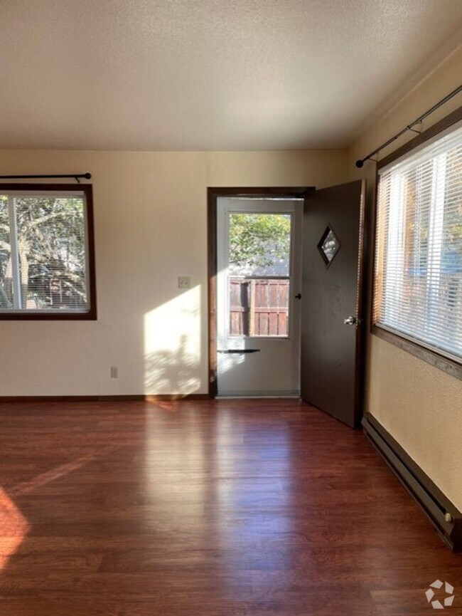 Building Photo - 420 9th Ave W Unit 420 9th Ave W #1 Rental