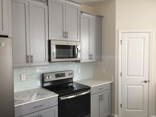 Photo - 12076 Theme Alley