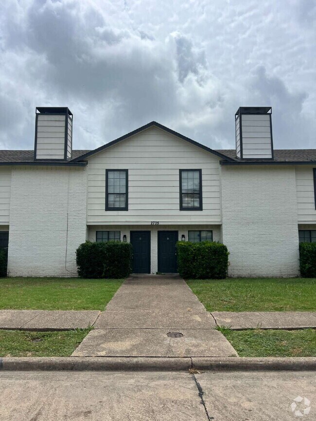 Building Photo - 2705 Wimbledon Ct Unit B Rental