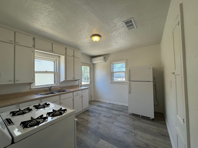 Photo - 304 W Albuquerque St