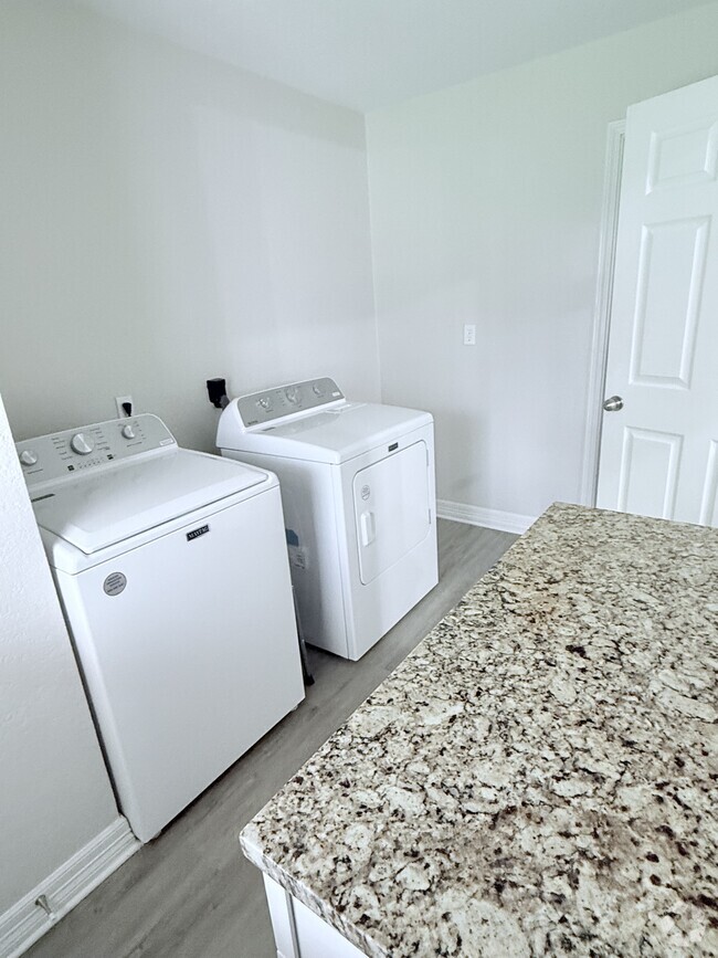 Building Photo - 438 E Wright Blvd Rental