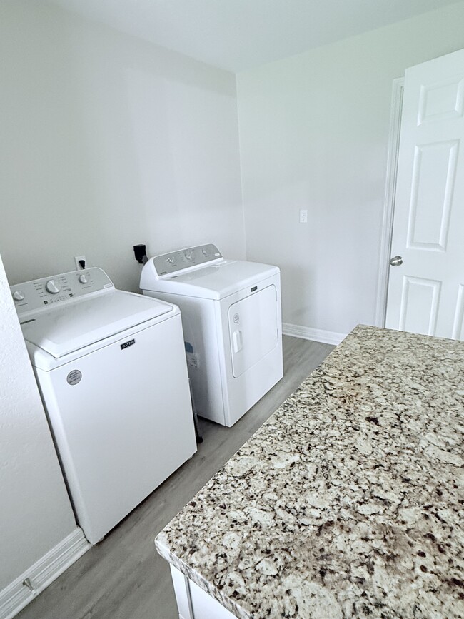 Building Photo - 438 E Wright Blvd Rental