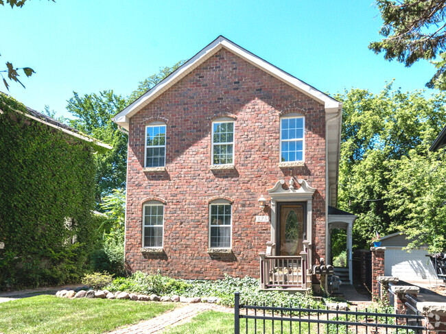 Building Photo - 325 Loomis St Rental