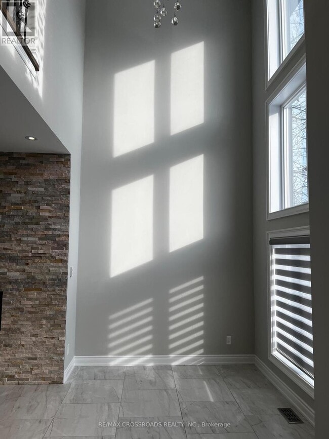 Photo - 602 Lake Dr S