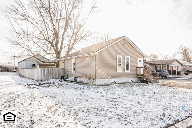 Photo - Available now!! $200 off first months rent!!