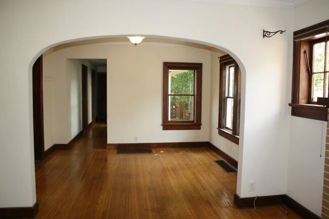 Photo - 426 E 2nd St