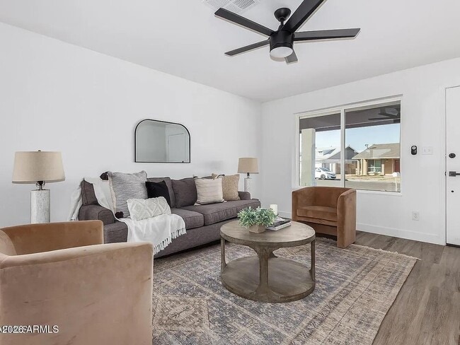 Photo - 2529 E Commonwealth Cir