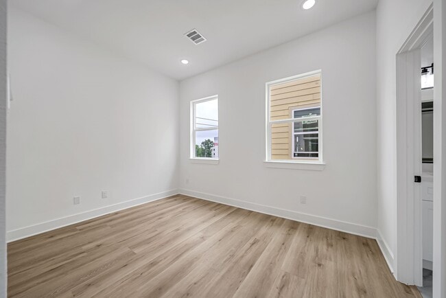 Photo - 3468 Bremond St