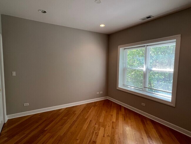 Photo - 2122 W Arthur Ave Unit 3