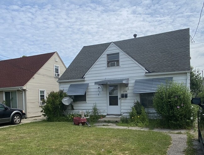 Photo - 3753 W 117th St Unit 3753 West 117th St Up