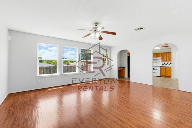 Photo - Beautiful 3 Bedroom, 2 bathroom!