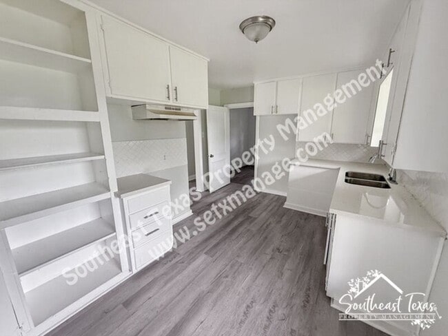 Photo - 2325 Butler Dr