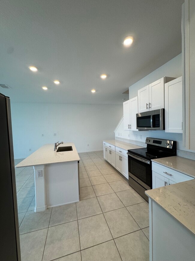 Photo - 32100 Pop Ash Pl