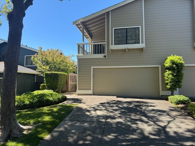 Charming and Serene 3BD/2.5BA Duet In Desi... - Charming and Serene 3BD/2.5BA Duet In Desi... House