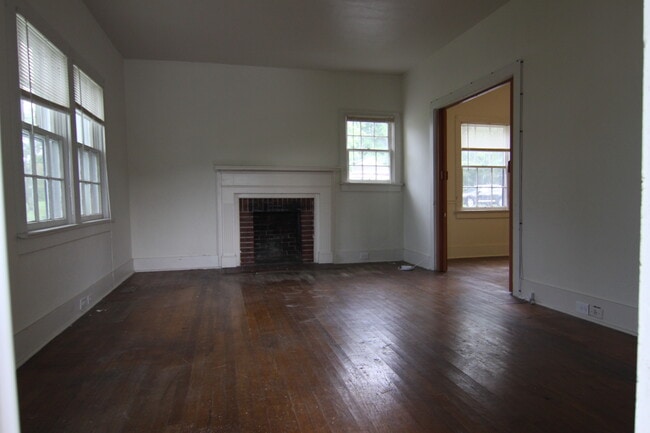 Photo - 2 Bedroom Home For Rent 1 Block From APSU!