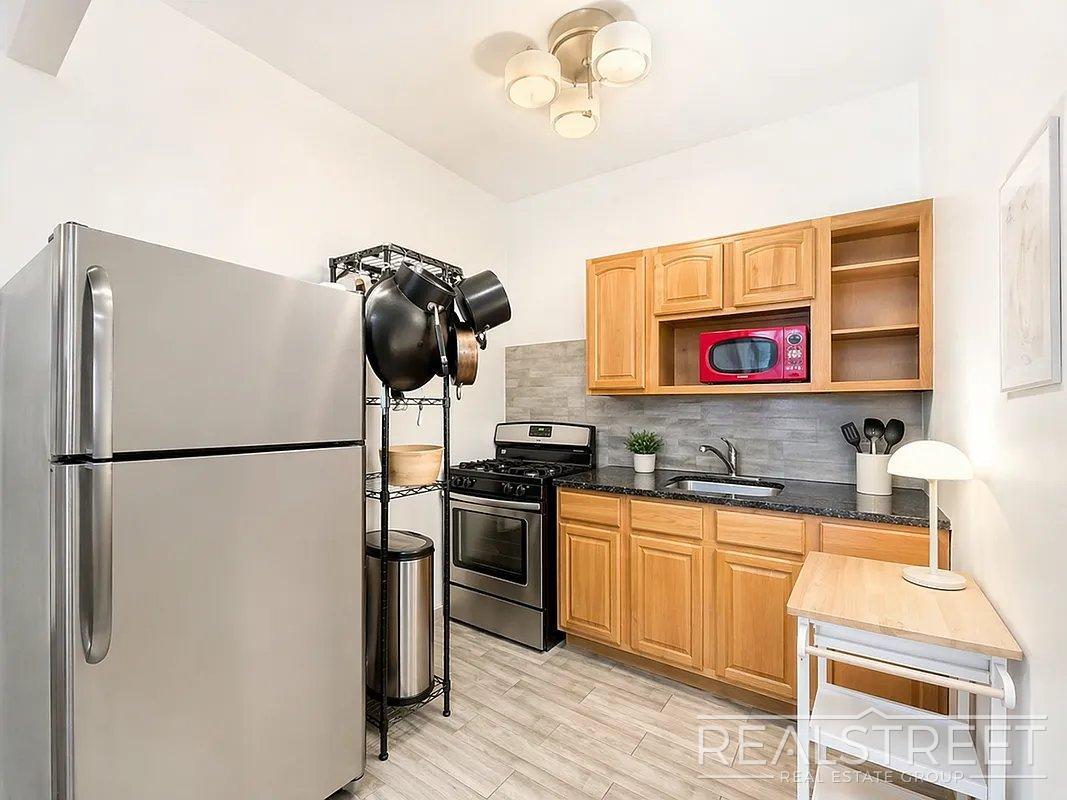 Photo - Spacious 2-Bedroom Apartment in Prime Bushwick Unidad 1A
