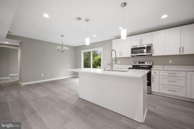 Photo - 2253 Papermill Rd