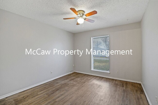 Photo - 715 Long Ct