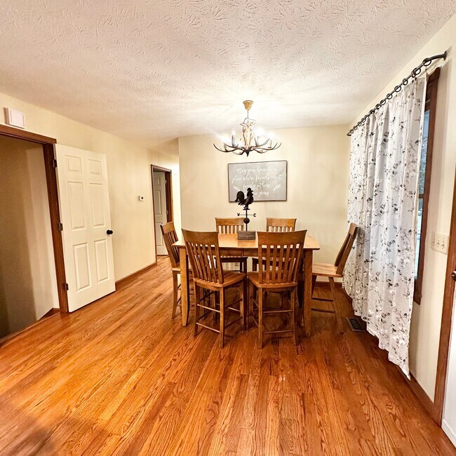 Photo - 300 Harris Dr