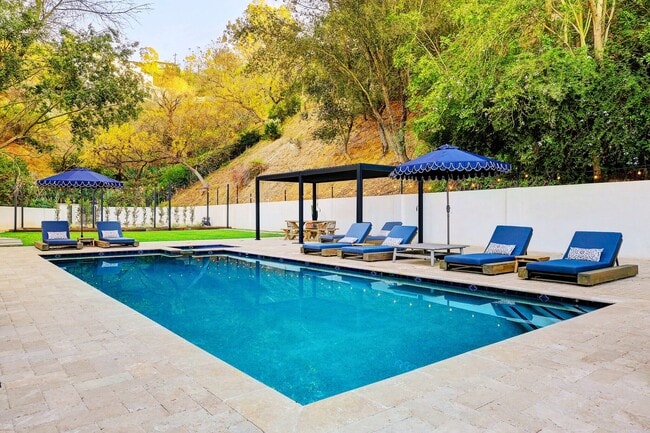 Photo - Fully Furnished Luxurious Spanish Mediterranean Villa in Hollywood Hills: 4-Bedroom, 2.5-Bath Ret...