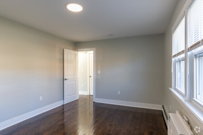 1BR, 1BA - 550SF