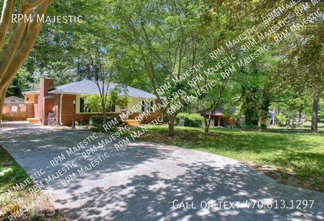 Photo - 2118 Rosser Terrace