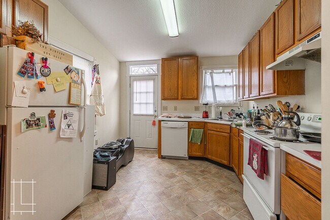 194-196 E. 4th Ave