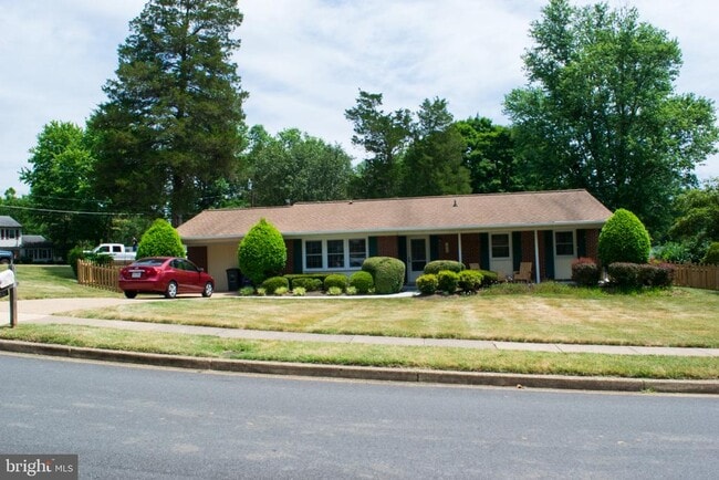 Building Photo - 5810 Helmsdale Ln