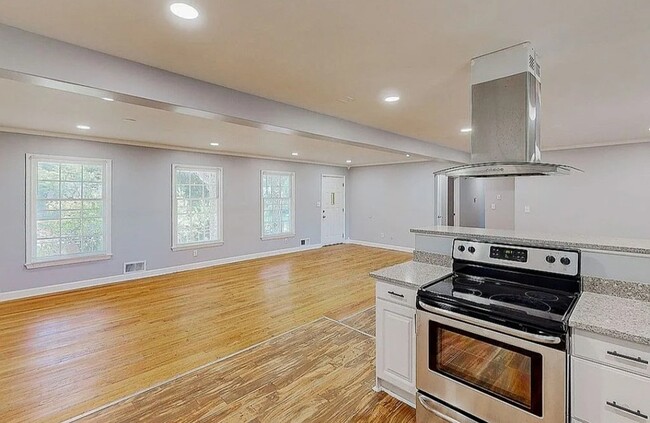 Photo - 1769 Timothy Dr SW