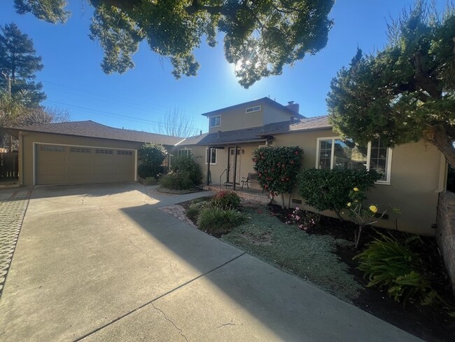 Beautiful 4 bedroom Home in Coveted Willow... - Beautiful 4 bedroom Home in Coveted Willow...