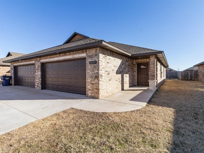 Building Photo - 1835 Cypress Ln