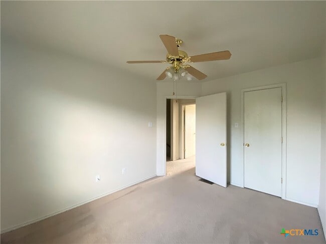 Building Photo - 1610 Aztec Trce Unit B