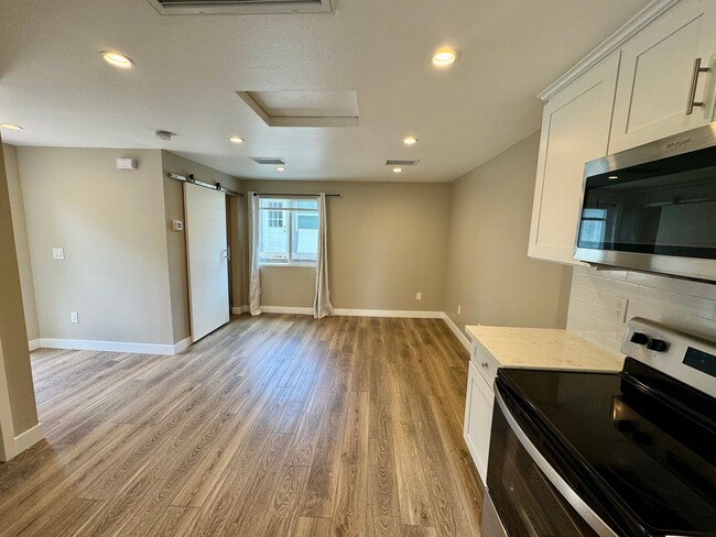 Photo - 874-876 North Orange St Unidad #876