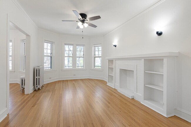 Photo - Sunny Lincoln Square Unit 2633-2