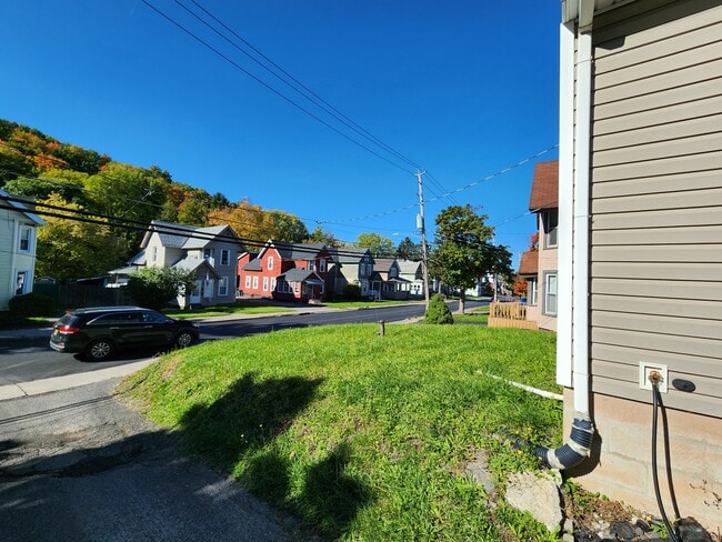 Building Photo - 319 Charles Ave