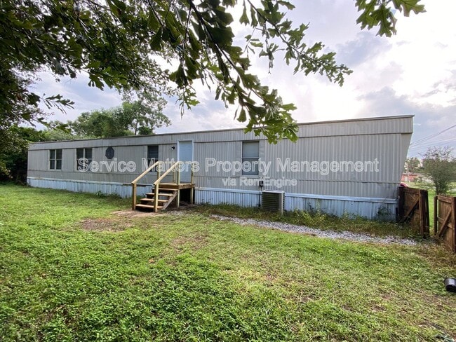 Building Photo - 4021 Thomas St Rental