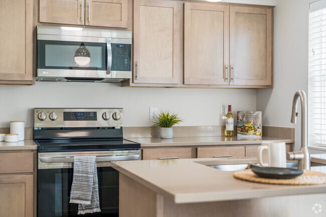 2BR, 2BA - 964SF