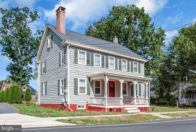 Building Photo - 459 Main St Rental