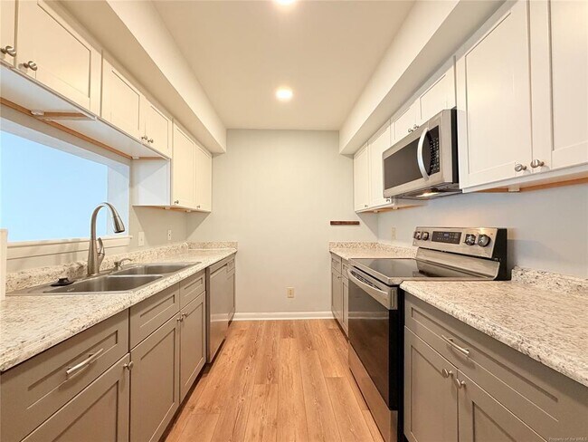 Photo - 3872 Staffordshire Ln