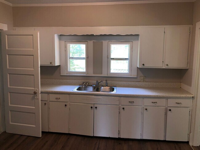 Photo - 495 Woodruff St