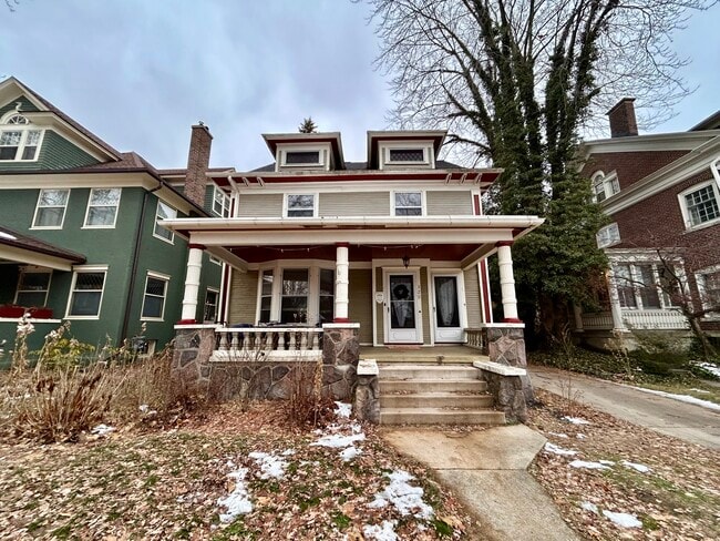 Photo - 320 Madison Ave SE