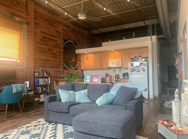 Photo - 301 E Court Ave