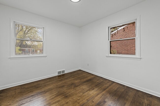 Photo - 1695 Lexington Pkwy