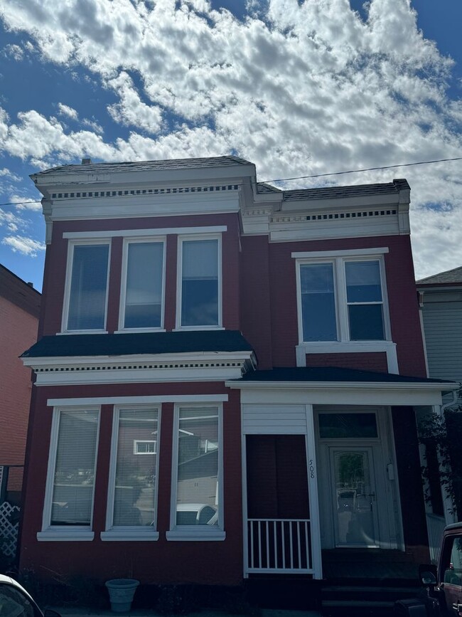 Large house next to MT Tech - Large house next to MT Tech